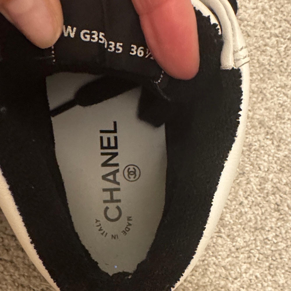 Chanel White Leather High-Top Sneakers with Contrasting Laces - Picture 5 of 5